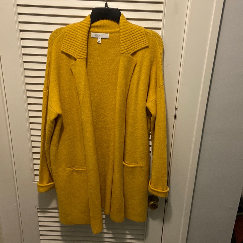 Woman’s XL yellow gold king sweater XL